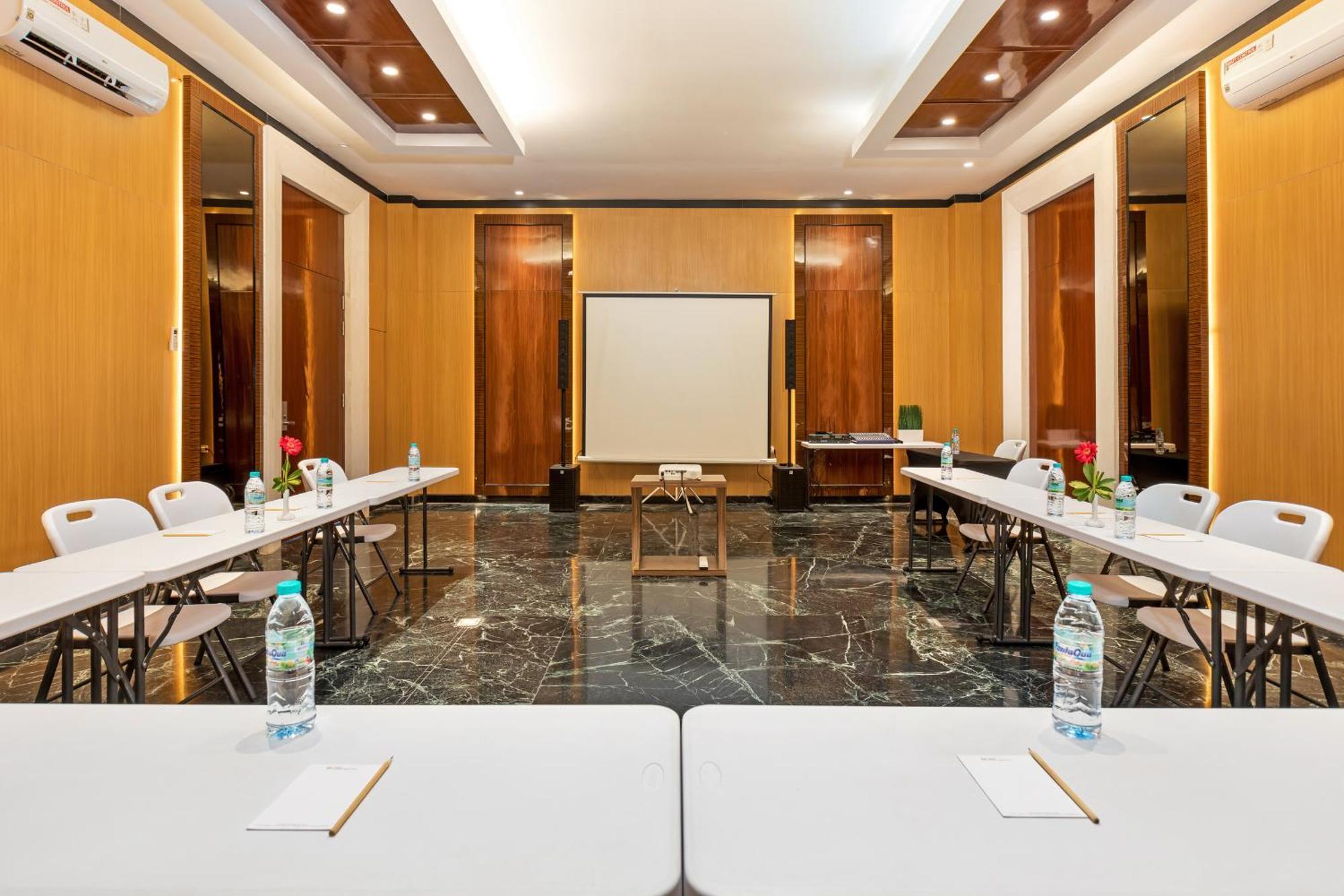 Boss Legian Hotel Powered By Archipelago Exterior foto